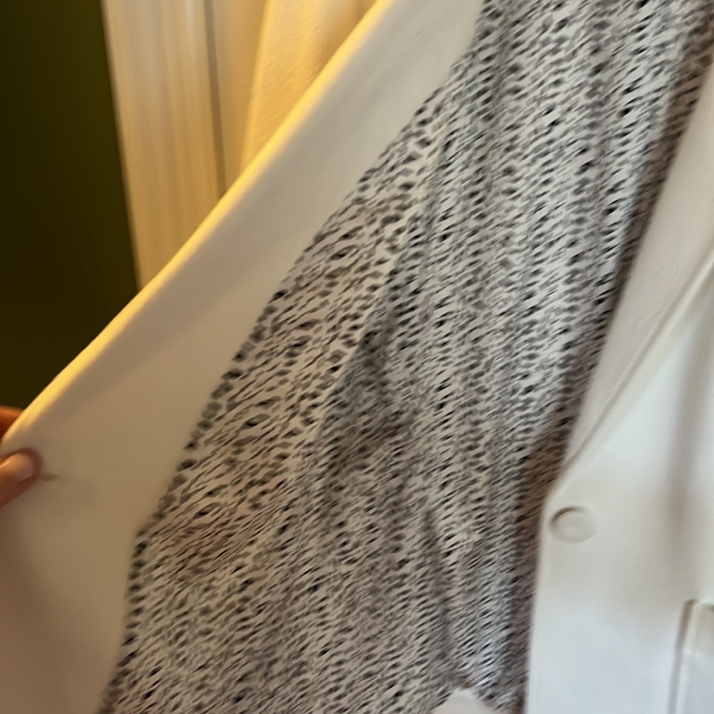 Dr2 White Single Button Jacket Front Two Pockets … - image 3